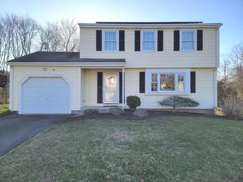 27 Seneca Dr, Meriden, CT 06450