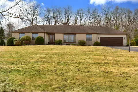 9 Ridgeview Dr, Ellington, CT 06029