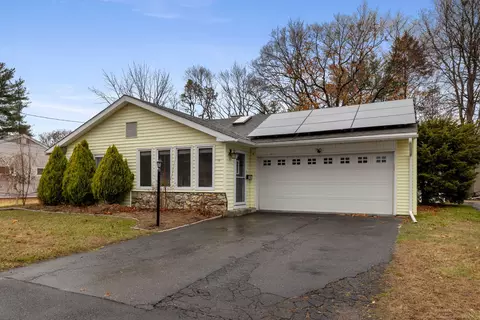78 Green Manor Dr, East Hartford, CT 06118