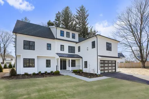 43 Newport Pl, Fairfield, CT 06825
