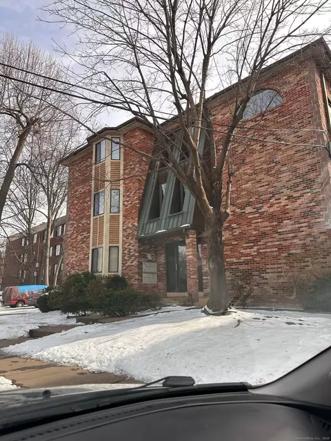 5 Fales St #101, Hartford, CT 06105