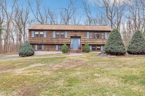 50 Martinka Dr, Shelton, CT 06484