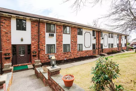 37 Columbus Pl #2, Stamford, CT 06907