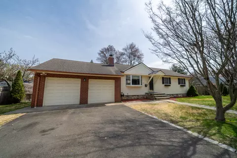 90 Bayberry Ln, Stratford, CT 06614
