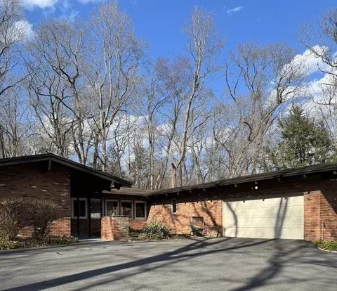 489 Luba Dr, Orange, CT 06477