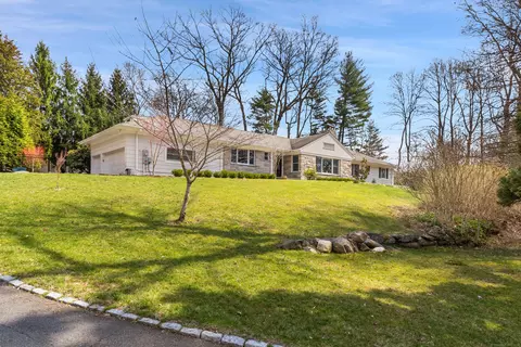 82 Rockwood Ln, Greenwich, CT 06830