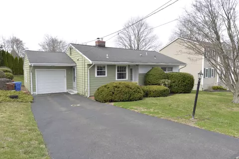 50 West St, Shelton, CT 06484