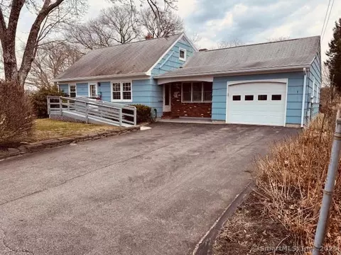 6 Charles St, Plainfield, CT 06374