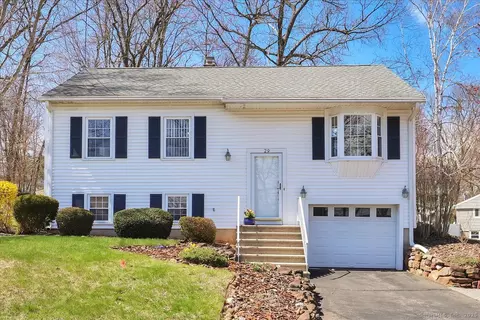 29 Maxine Rd, Plainville, CT 06062