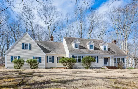 1 Holly Ln, Old Lyme, CT 06371