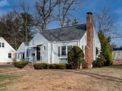 15 French Rd, Manchester, CT 06042