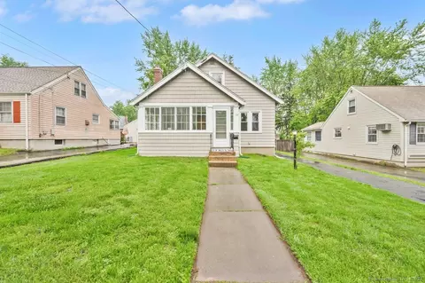 134 Saint Charles St, West Hartford, CT 06119