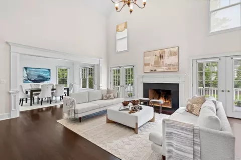 84 Clubhouse Dr #84, Stamford, CT 06902