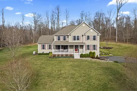 16 Anthony Ridge Rd, Newtown, CT 06470