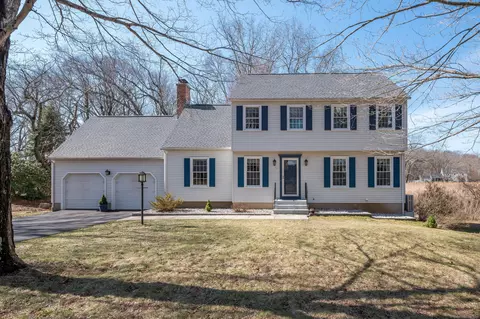 121 Riverview Dr, Guilford, CT 06437