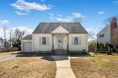 123 Quaker Ln, Fairfield, CT 06824