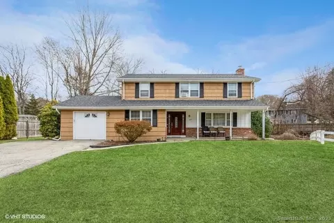 20 Clorinda Ct, Stamford, CT 06902