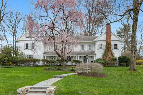 12 Driftway Ln, Darien, CT 06820
