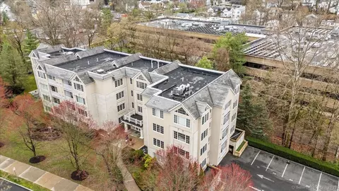 2 Homestead Ln #212, Greenwich, CT 06831