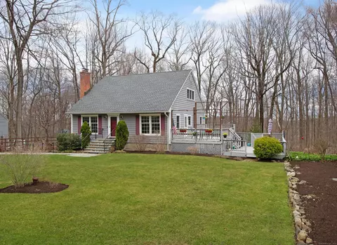 42 Caudatowa Dr, Ridgefield, CT 06877