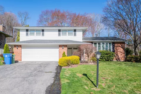 88 Ardsley Rd, Waterbury, CT 06708