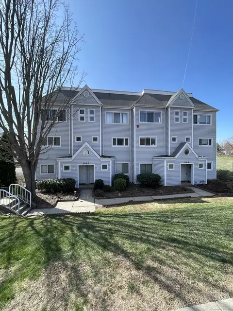 267 Melba St #D8, Milford, CT 06460