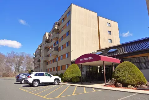 78 Putter Dr #310, Wallingford, CT 06492