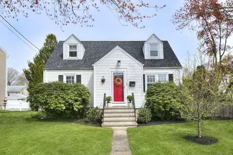 1004 Oldfield Rd, Fairfield, CT 06824
