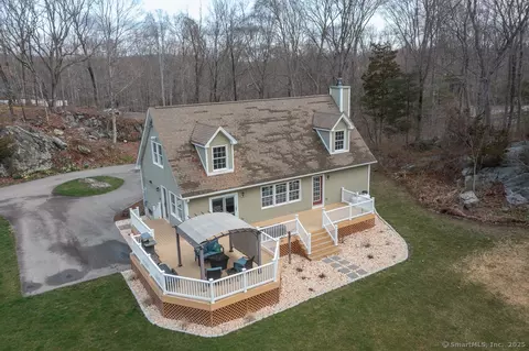 67 Maple St, Chester, CT 06412
