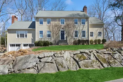 1 Arrowhead Ln, Cos Cob, CT 06807