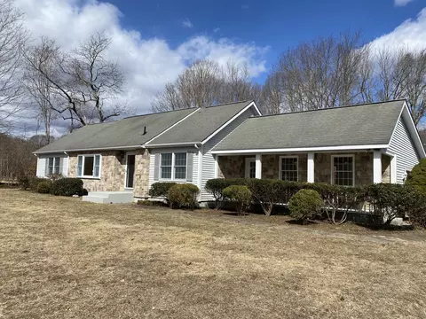 1 Lantern Ct #1, Clinton, CT 06413