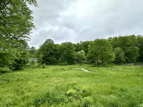 882 S Grand St, East Granby, CT 06026