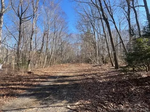 7 Green Valley Lakes Rd, East Lyme, CT 06333