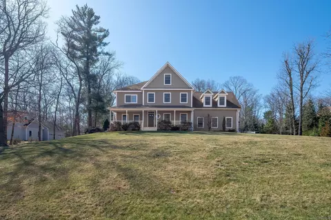 12 Sunset Ridge Dr, Guilford, CT 06437