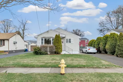 98 Auburn St, Stratford, CT 06614