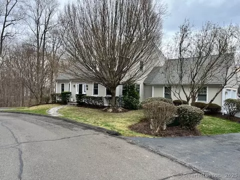 1 Bunker Hill Cir #1, Shelton, CT 06484