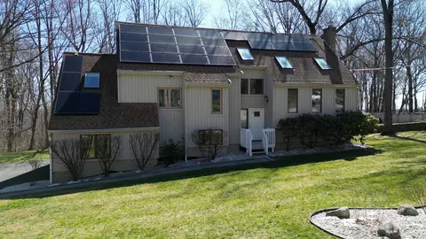 955 Dunbar Hill Rd, Hamden, CT 06514