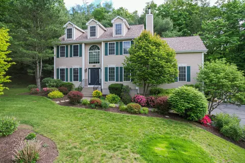 40 Nathan Hale Ct, Cheshire, CT 06410