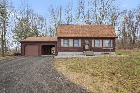 4 Railroad Ave, Plainfield, CT 06374