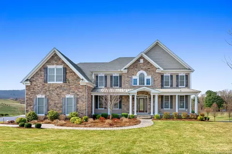 99 Pembroke Ter, Glastonbury, CT 06033