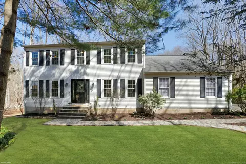 32 Kristy Dr, Bethel, CT 06801