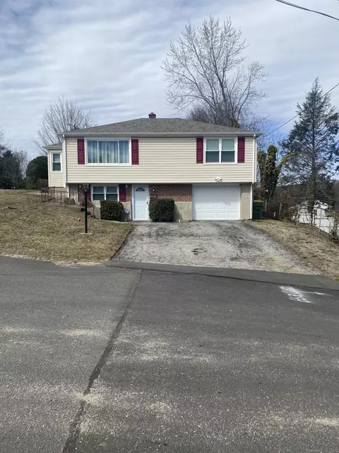 20 Nina Ct, Waterbury, CT 06704