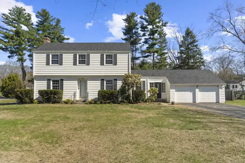 4 Browns Crossing Rd, Gales Ferry, CT 06335