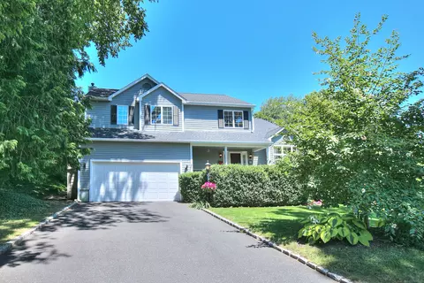 28 Elm St, Fairfield, CT 06824