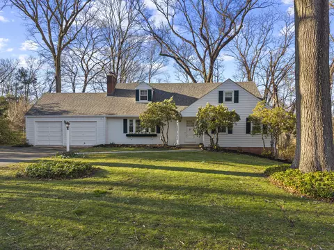 22 Laurel Rd, Essex, CT 06426