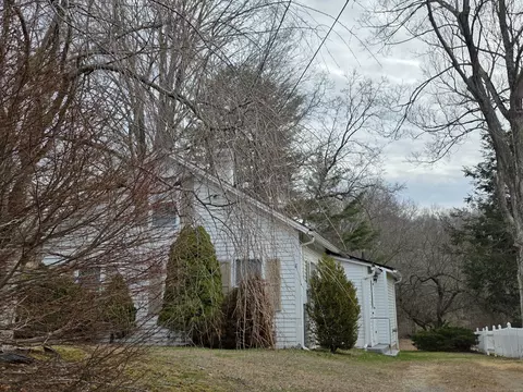 8 Plains Rd, Moodus, CT 06469