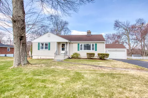 61 Macarthur Rd, Trumbull, CT 06611