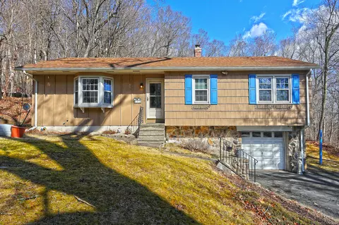 4 Cheshire Rd, Wallingford, CT 06492