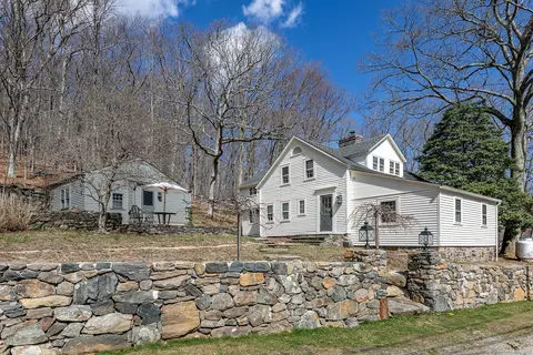 16-17 Coburn Rd E, Sherman, CT 06784