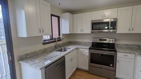 142 Churchill Dr #142, Newington, CT 06111